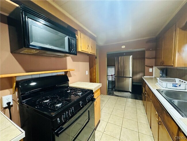 Building Photo - 74 Volney St