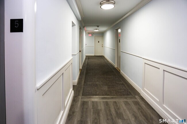 Building Photo - 30 Glenbrook Rd