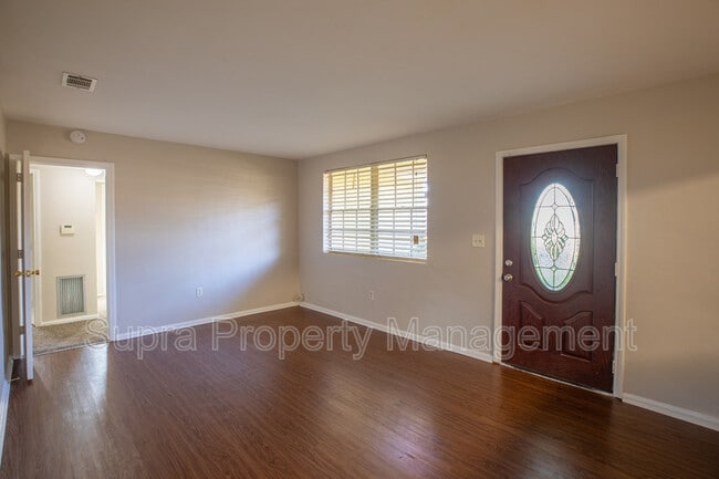 Building Photo - 1059 Glynlea Rd