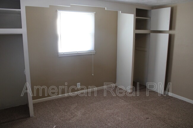 Building Photo - 613 NE 45th St