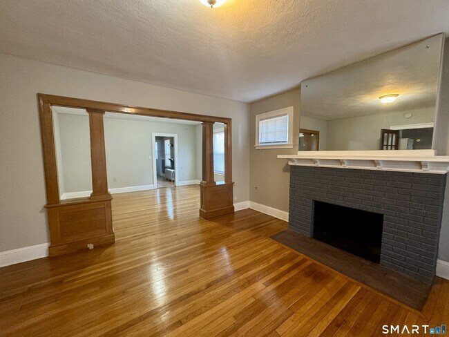 Building Photo - 953 West Blvd