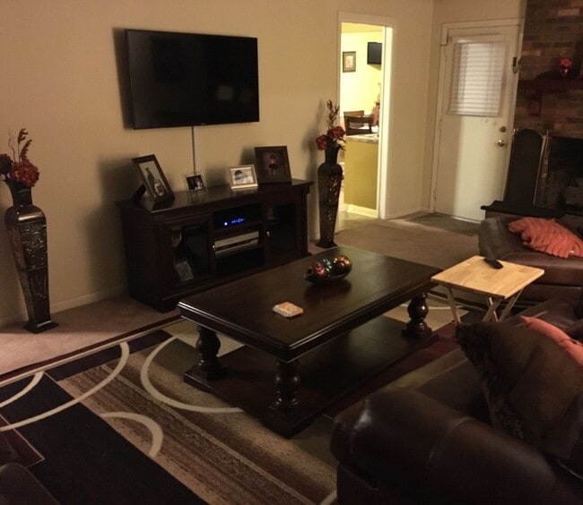 Building Photo - 5 BR 3 full BA House