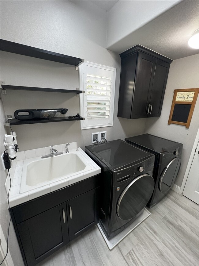 Building Photo - 135 Sparrow