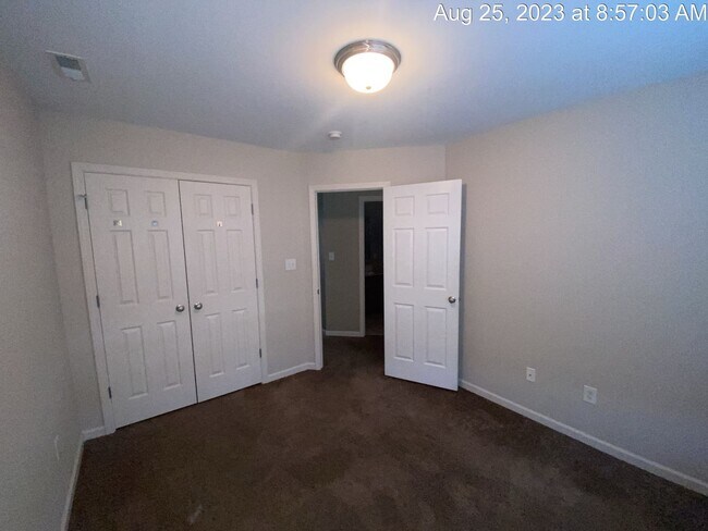 Building Photo - 299 Ranier Dr