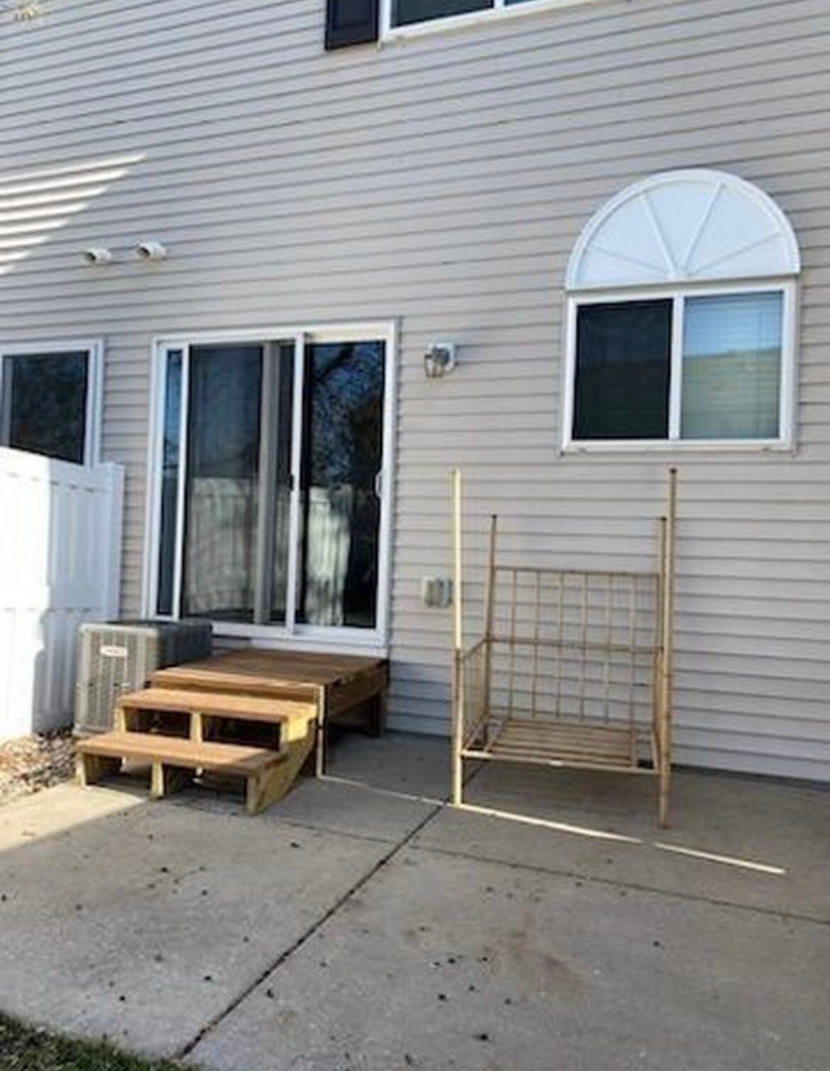Building Photo - 2951 Village Cir