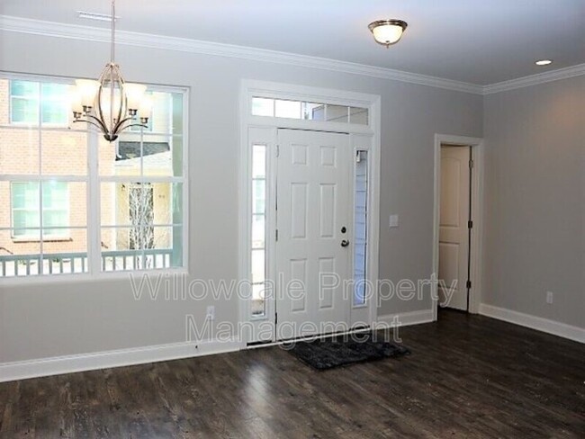 Building Photo - 904 Laurel Gate Dr