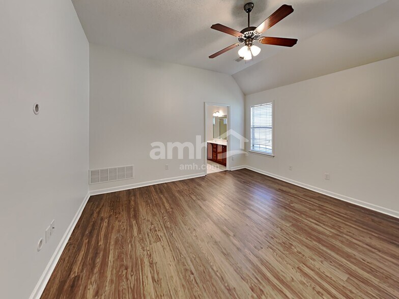 Building Photo - 1673 Farkleberry Dr