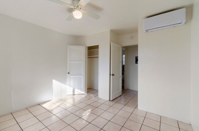 Building Photo - Charming 1-bedroom, 1-bath home in Tucsons most iconic neighborhood!