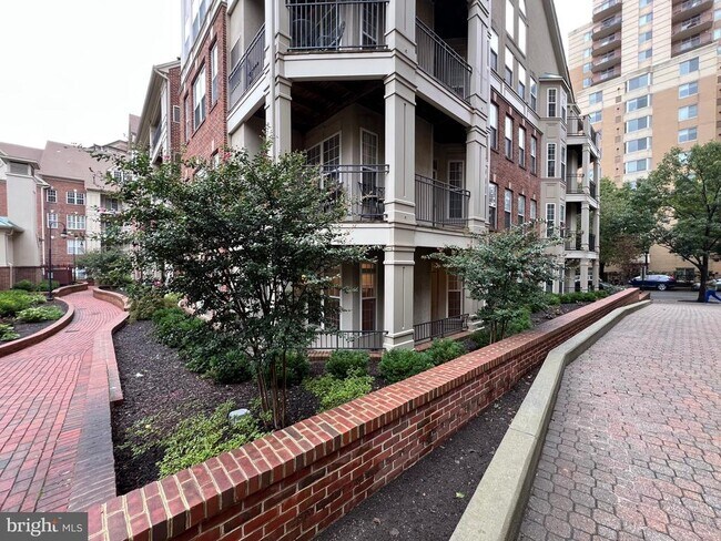 Building Photo - 1320 N Wayne St