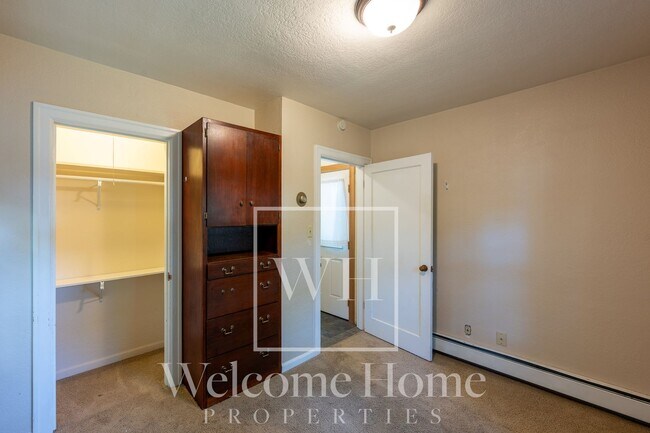 Building Photo - Vintage Home with Room to Entertain