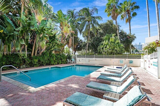 Building Photo - 1621 Bay Rd