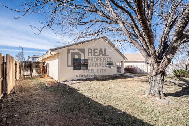 Building Photo - 1014 Pinecrest Dr