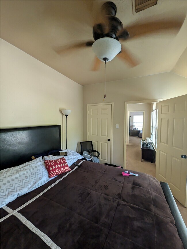 Building Photo - 130 Songful Woods Pl