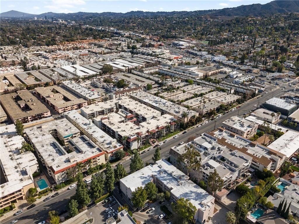 Building Photo - 5334 Lindley Ave