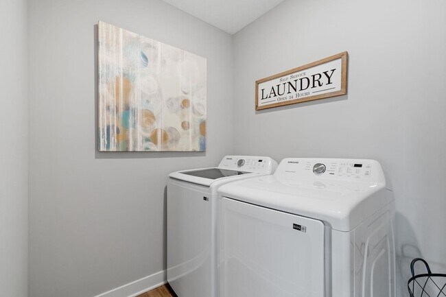 Building Photo - 13130 ISETTA CIR NE