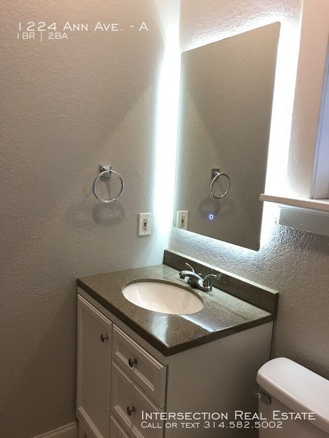 Building Photo - Stunning, Two-Level Soulard Apartment