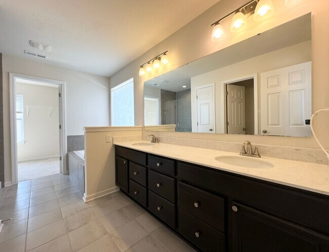 Building Photo - 1327 Sunnybrook Ln