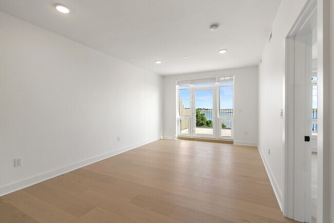 Building Photo - 917 Bennington St