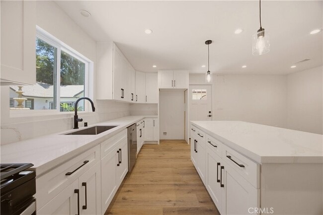 Building Photo - 17024 Parthenia St