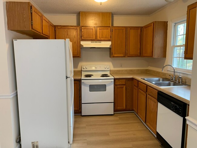 Building Photo - MOVE IN TODAY WITH NEW RENT AMOUNT! 717 St...