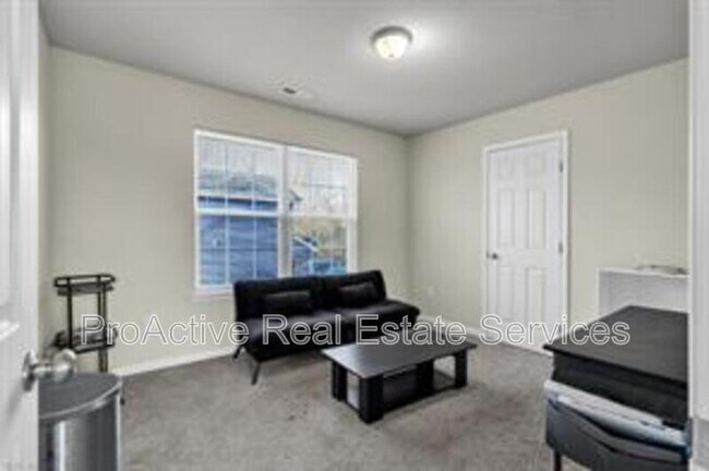 Building Photo - 223 N 7th St