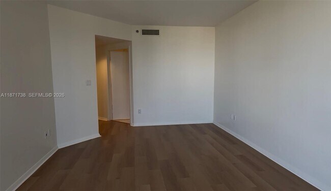 Building Photo - 2600 Island Blvd