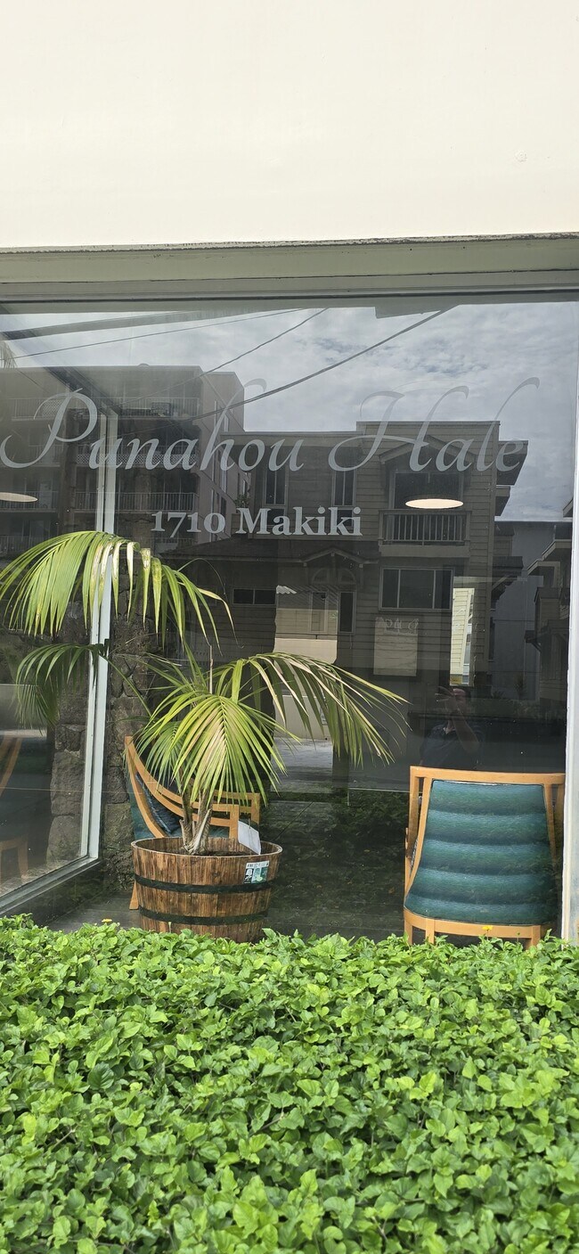 Building Photo - 1710 Makiki St