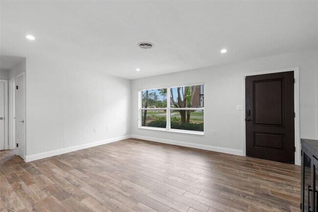 Building Photo - 731 Alda Way NE