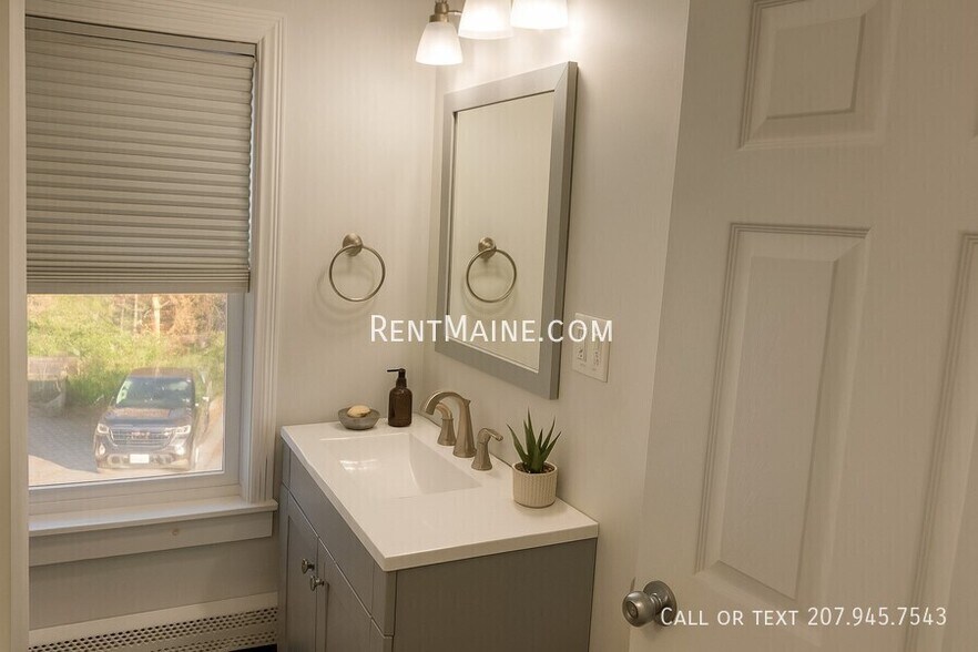 Building Photo - 109 Main Rd N