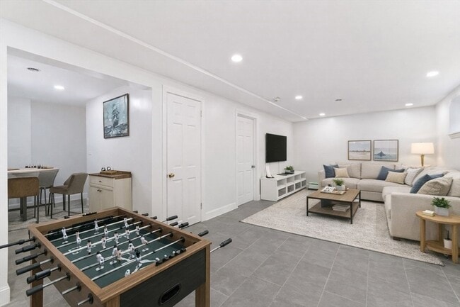 Building Photo - 63 Dickerman Ln