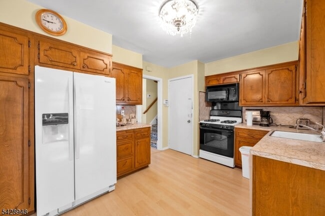 Building Photo - 204 Tryon Pl