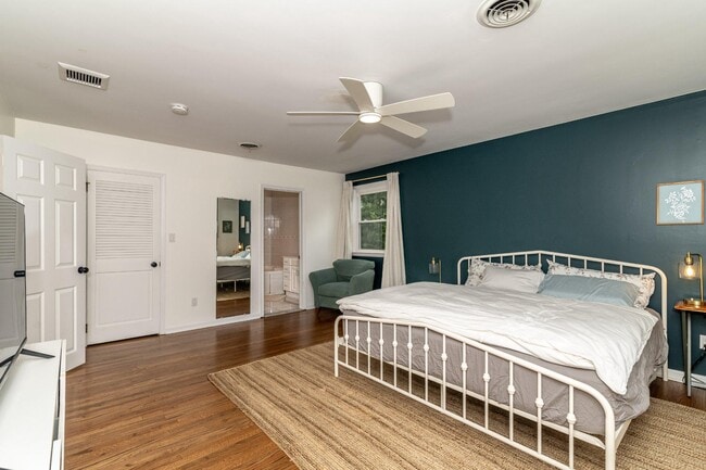 Building Photo - 1800 Lark Ln