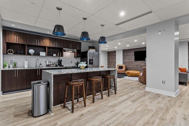 Building Photo - 933 McGee St