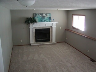 Building Photo - 4 Bedroom 3 Bath home available in Rockford