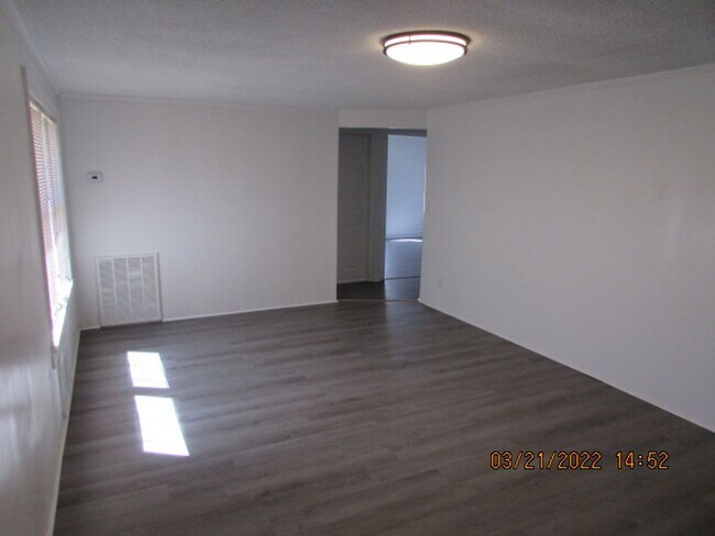 Building Photo - Lake View, Close to Shaw AFB!