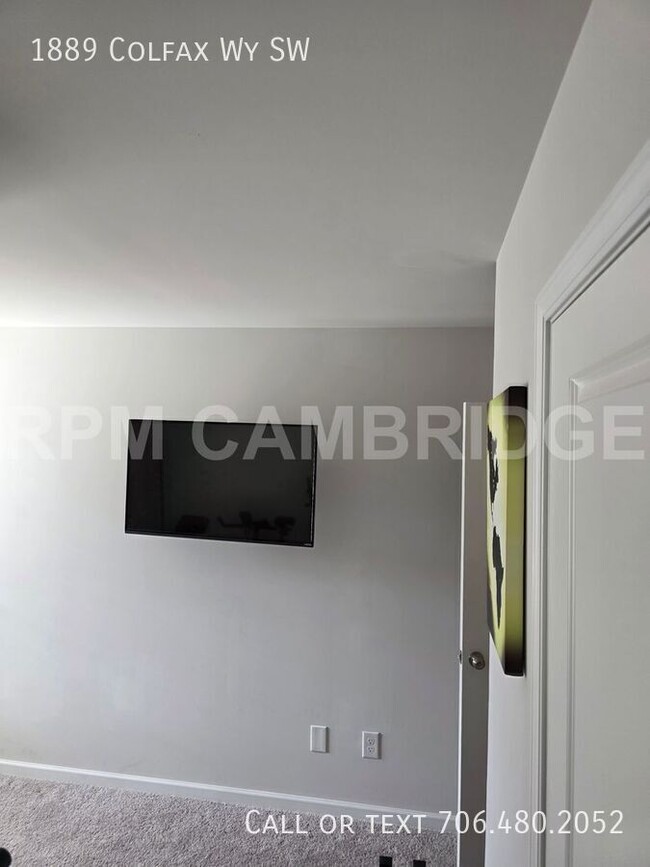 Building Photo - For Rent: Stunning 3-Bed, 3-Bath Townhome ...