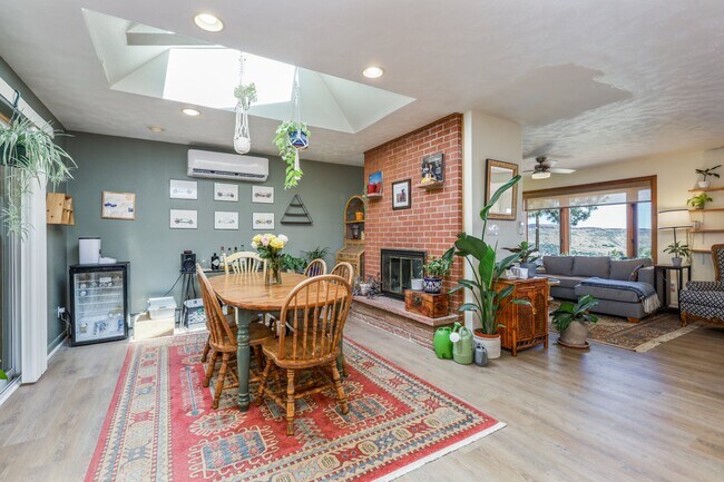 Building Photo - 2131 Bonvue Dr