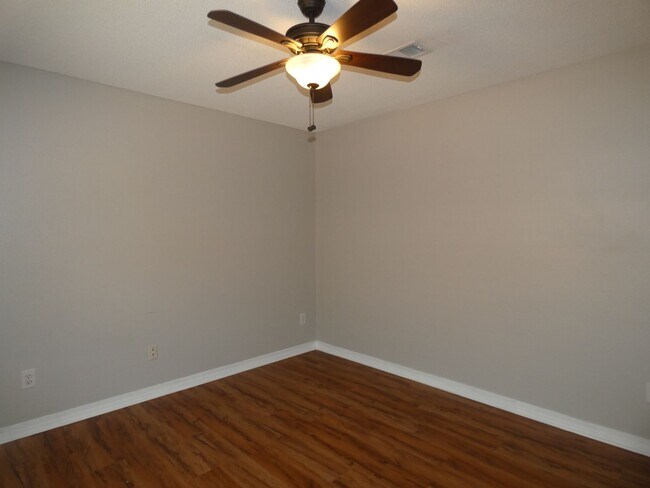 Building Photo - Charming Brick Home - Stonebrook