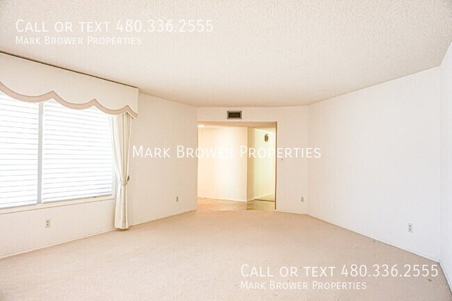 Building Photo - 8726 E Sells Dr