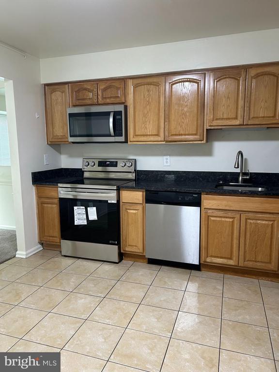 Building Photo - 1811 Hennessy Dr