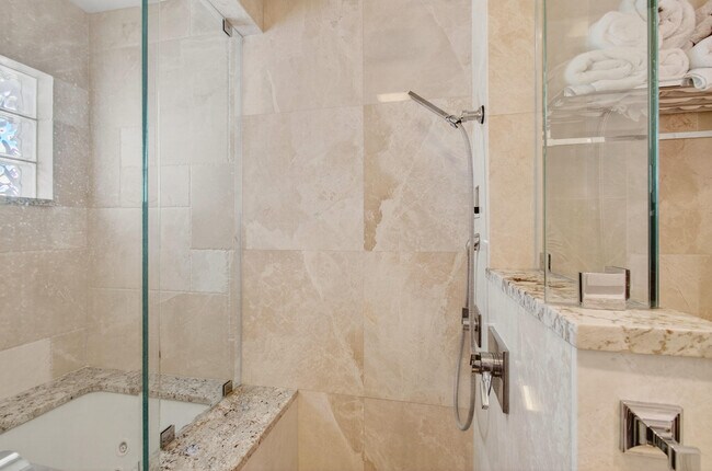 Building Photo - 7076 Middlebury Dr