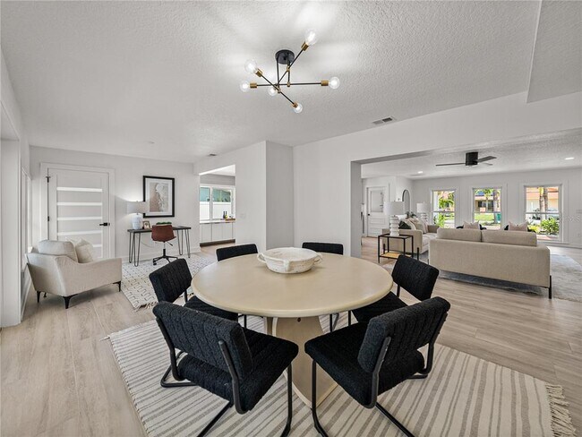 Building Photo - 6709 Cardinal Dr S