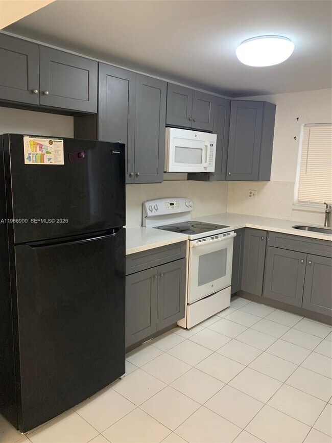 Building Photo - 6520 SW 41st St