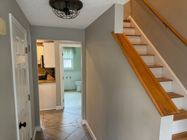 Building Photo - Modern 3 Bedroom Single Family - Available...