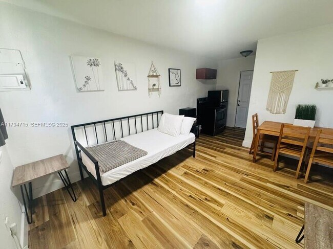 Building Photo - 7638 N Miami Ave