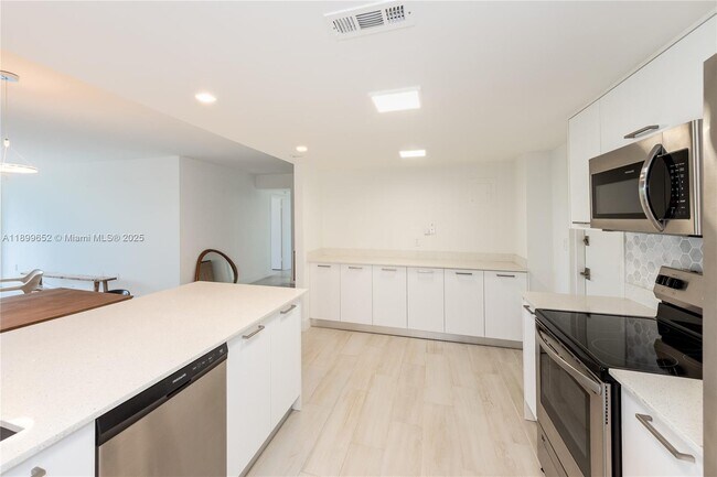 Building Photo - 155 Ocean Ln Dr