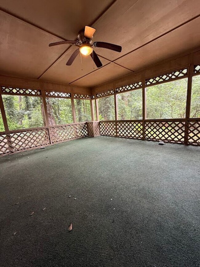 Building Photo - 3 bed 1.5 Bath in Decatur!