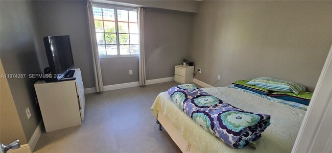 Building Photo - 2945 NE 185th St