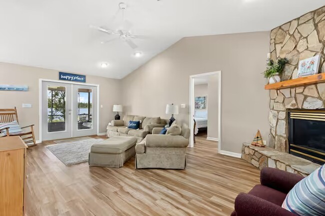 Building Photo - 270 Silver Lake N