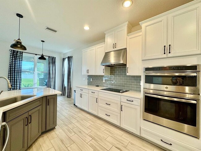 Building Photo - 34159 Astoria Cir